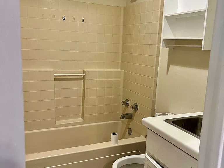 1023 E Haskell St — Photo 16