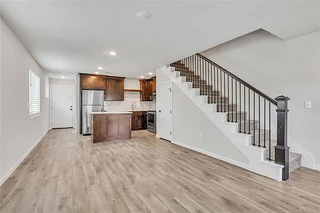 724 N Date Ave — Photo 4