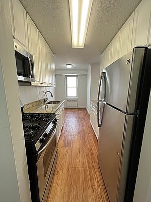 4th image of 747 10th Ave APT 32A
