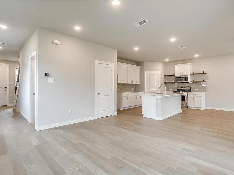 4532 Hogans Alley Dr — Photo 30