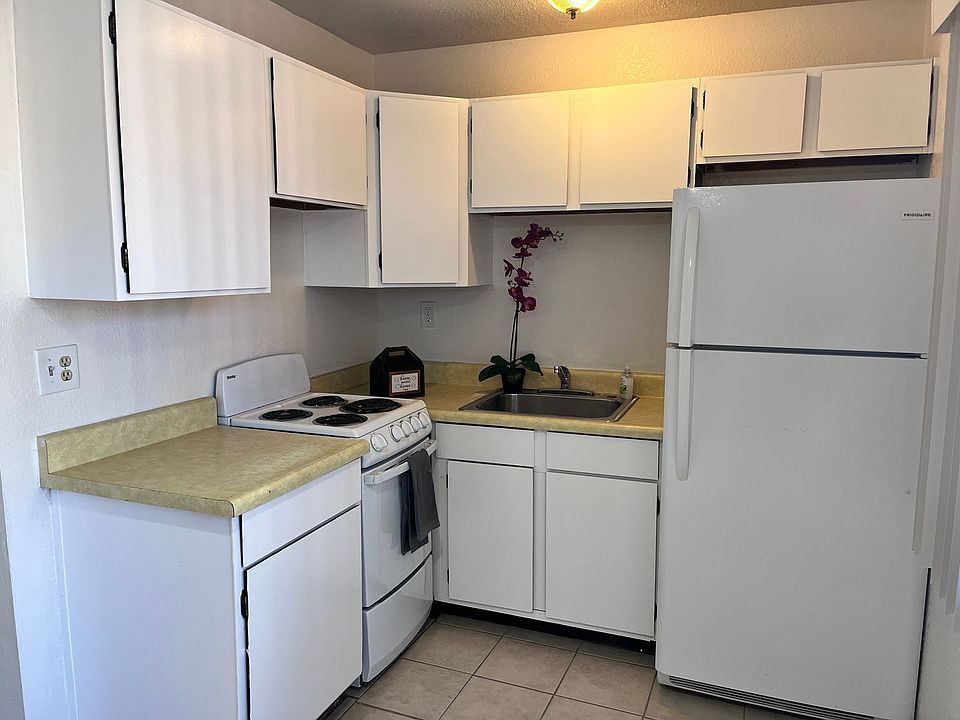 1st image of 3052 N Alvernon Way #Al3052-106
