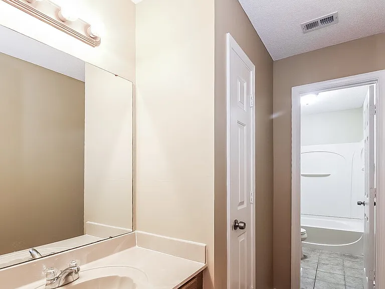 10156 Lynham Dr — Photo 14