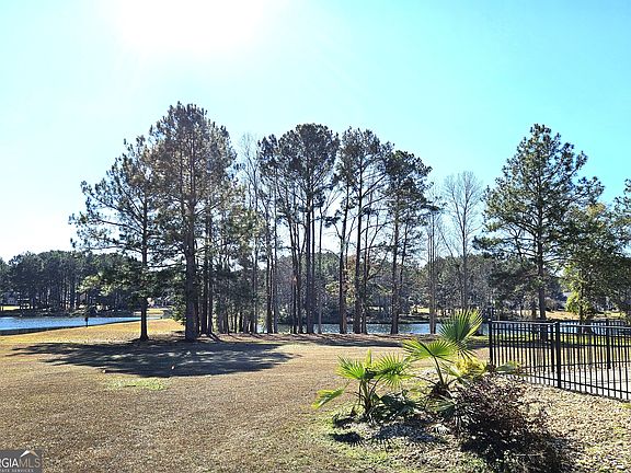 4th image of 120 Sweetwater Dr