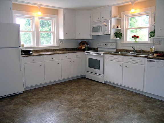 Sunny, Large Kitchen