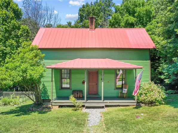 2456 Glencoe St, Burlington, NC 27217