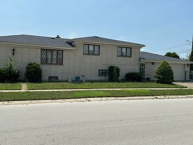 1st image of 526 Manistee Ave