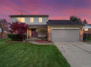 305 Torrent Ct, Rochester Hills, MI 48307