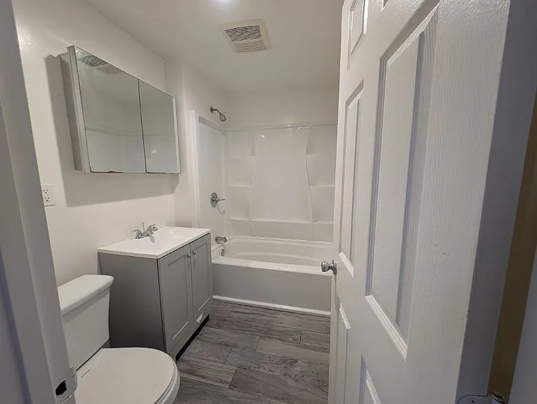 2 bed, 800 sqft, $2,375 — Photo 3