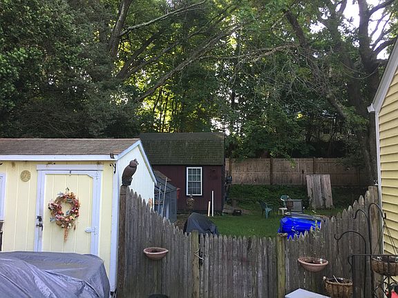 4th image of 10 Woodland Dr