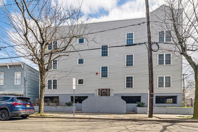 1st image of 60 Chestnut Ave APT 1A