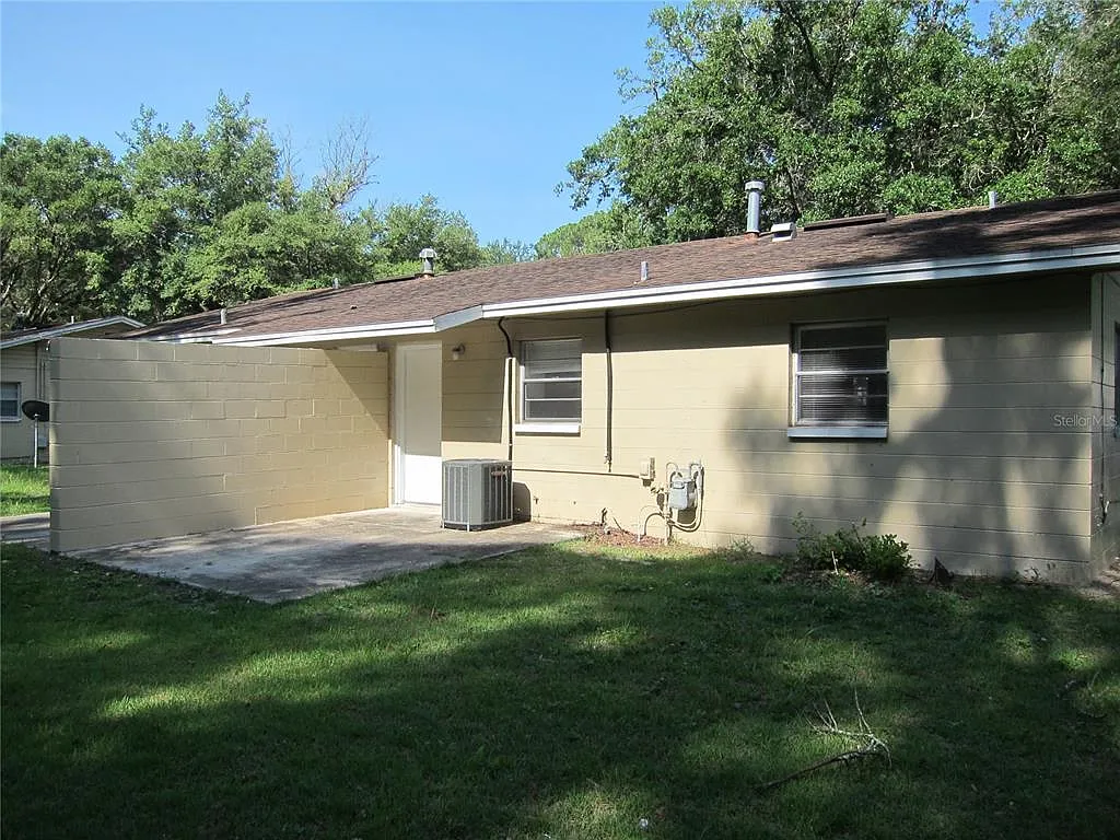 2 bed, 1.0 bath, 858 sqft, $1,055 — Photo 2