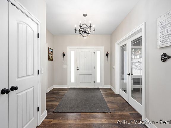 4th image of 9017 S Catalpa Ave