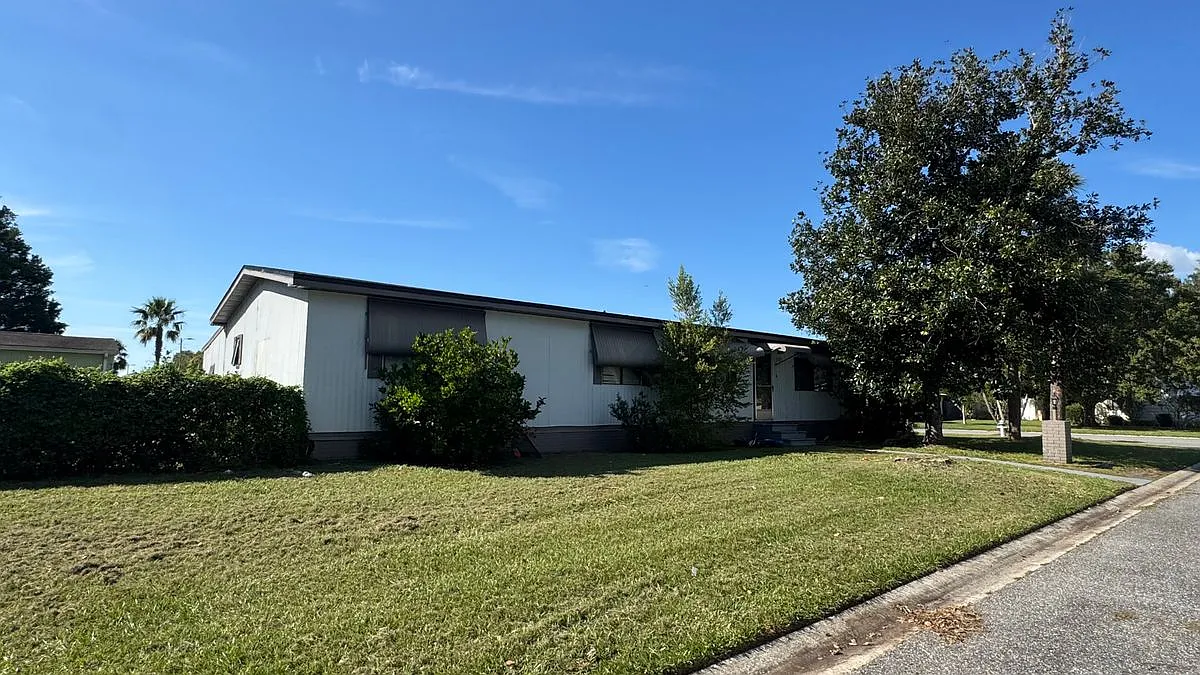 3 bed, 2.0 bath, 1358 sqft, $1,800 — Photo 2