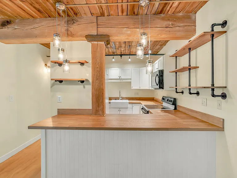 14 Sanford St #7 — Photo 10