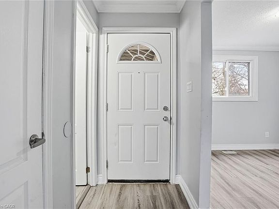 5th image of 125 Limeridge Rd W #8