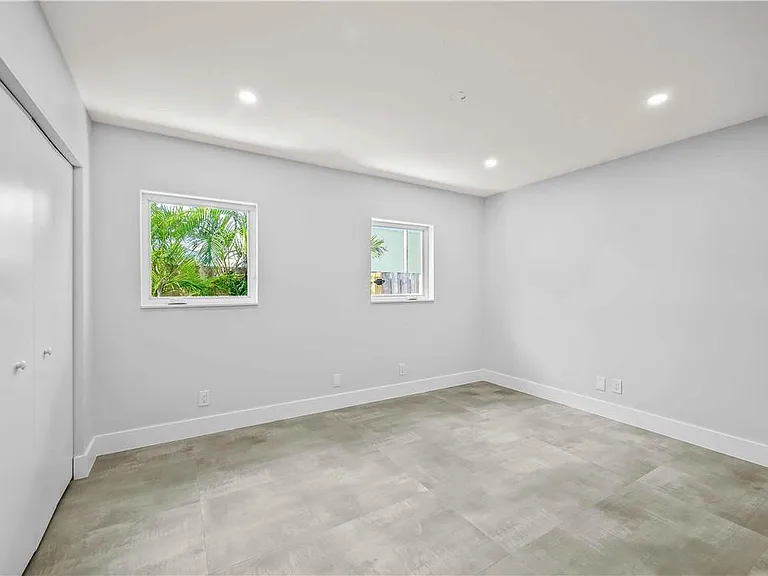 828 NE 17th Way #1 — Photo 15