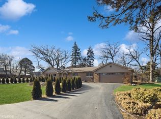 31 Hickory Dr, Oak Brook, IL 60523