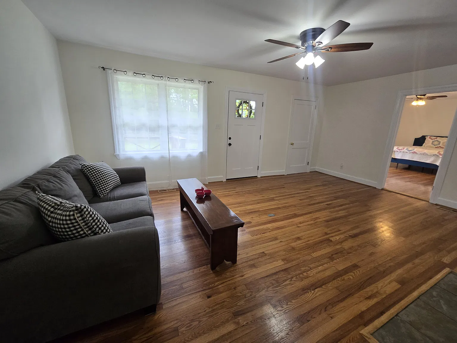 3 bed, 2.0 bath, 1592 sqft, $2,000 — Photo 3
