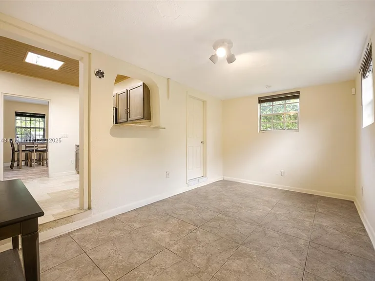 6401 SW 63rd Ct — Photo 8