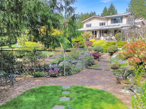 697 Crestwood Rd, Nanaimo, BC V0R 1X4