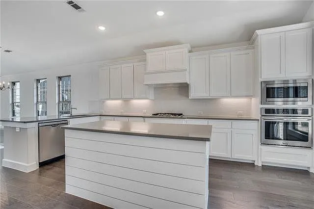 6840 Stonecrop Dr — Photo 15