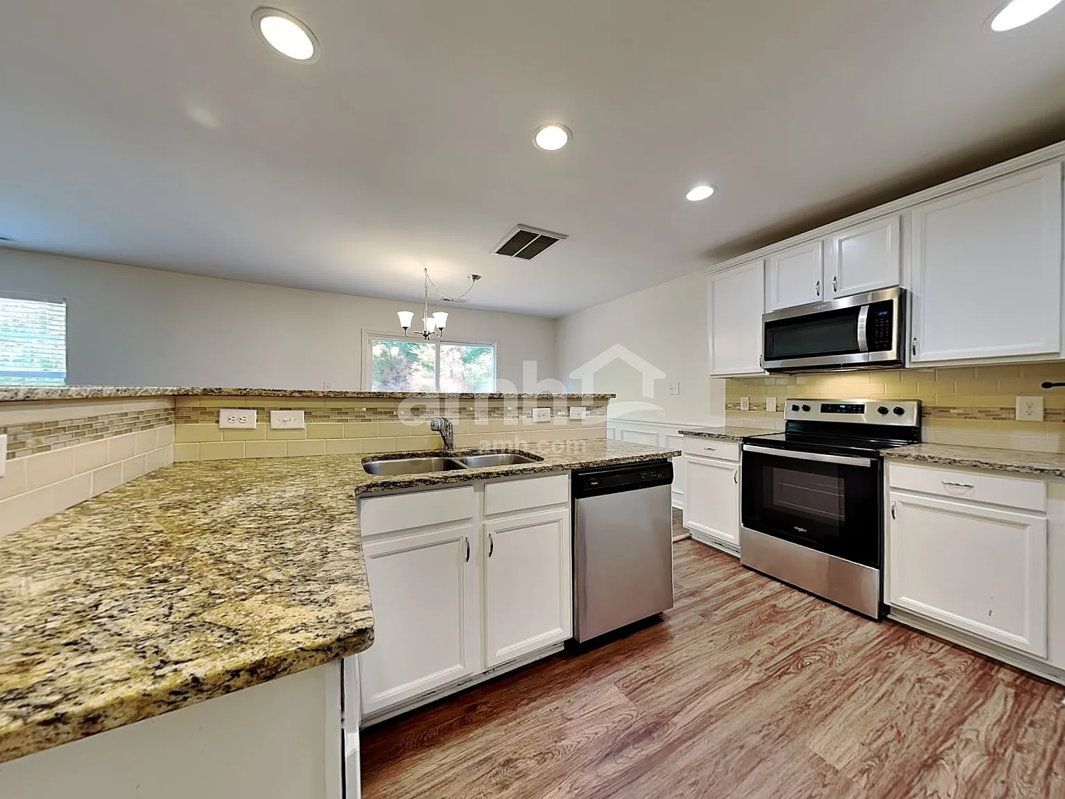 3 bed, 2.5 bath, 1811 sqft, $2,115 — Photo 3