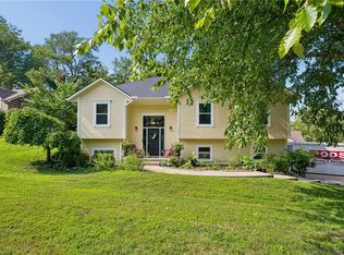 5503 NW Raintree Dr, Parkville, MO 64152