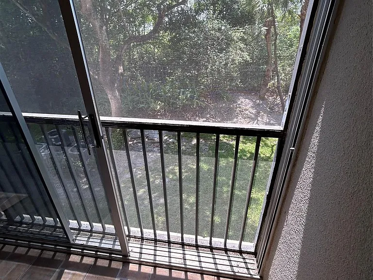 900 SW 142nd Ave #202L — Photo 35
