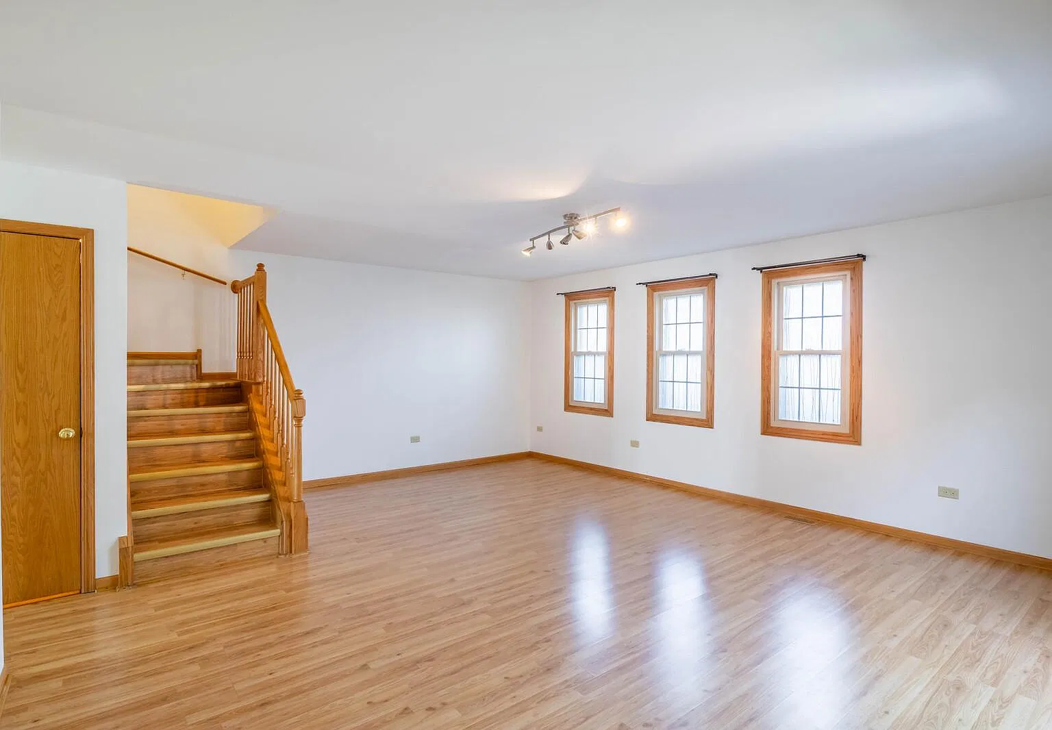 5343 S Long Ave — Photo 2