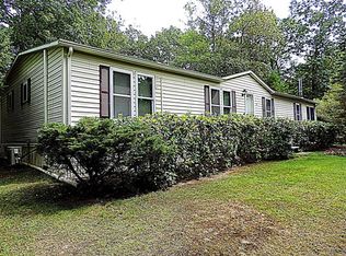 100 Yellow Pine Ct, Tafton, PA 18464