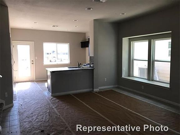 5th image of 159 Friendship Oak Dr