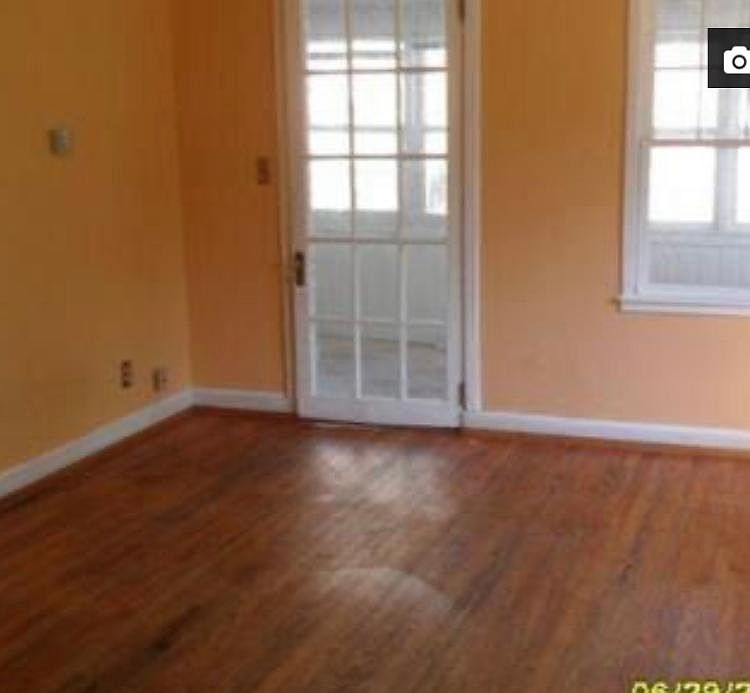 2nd image of 22421 Lange St
