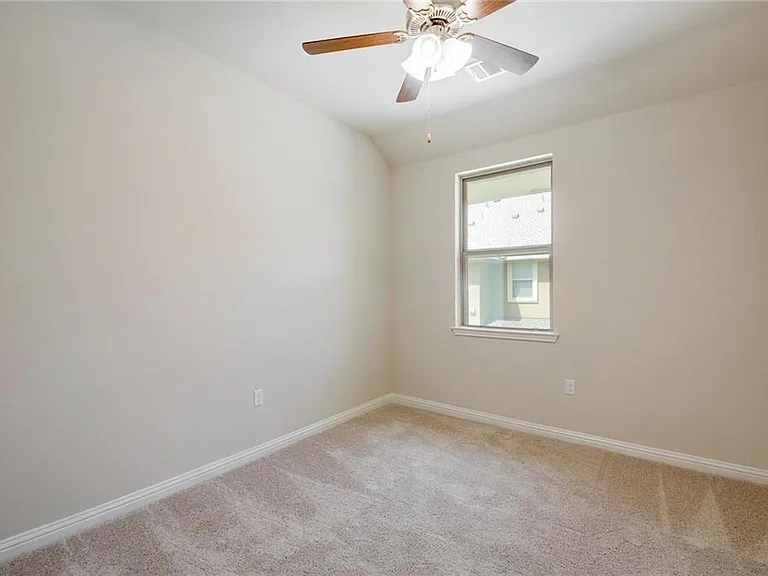 13800 Lyndhurst St #304 — Photo 20