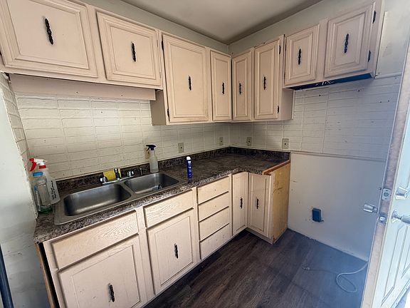 2nd image of 227 N Hickory St
