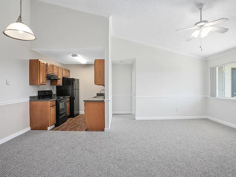 Bella Lago Apartments — Photo 10