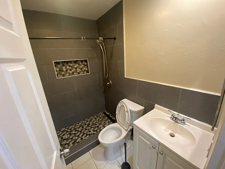 2525 E 3rd St #2 — Photo 8