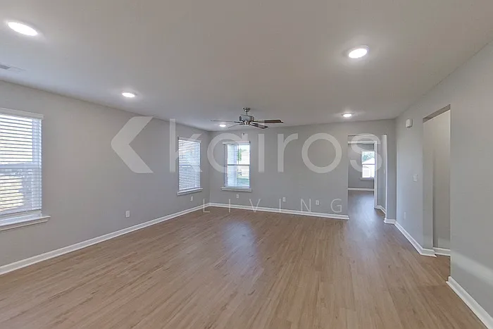 3 bed, 2.0 bath, 1345 sqft, $1,925 — Photo 2