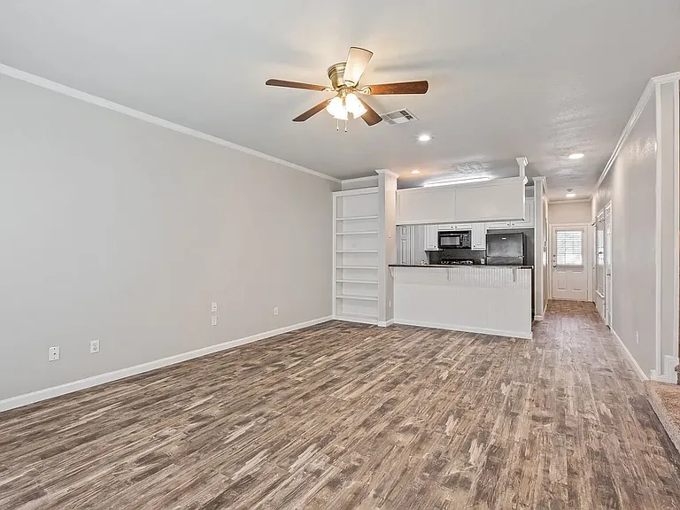 1728 S. Waco Street — Photo 30
