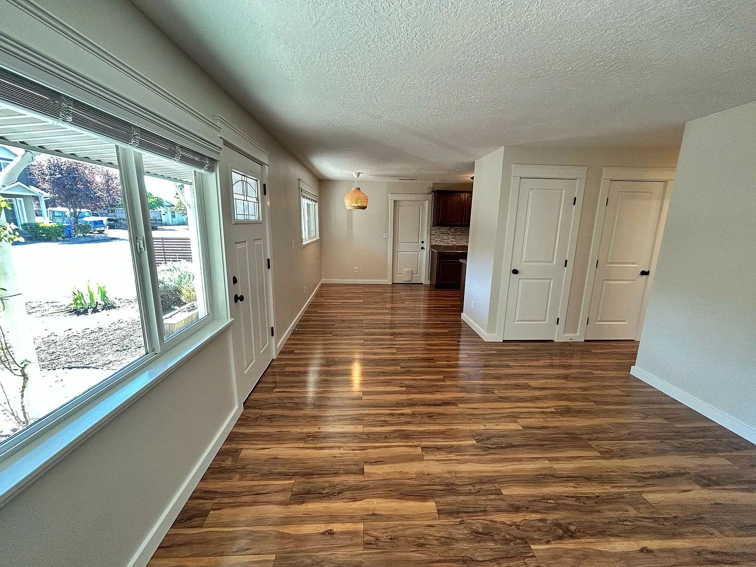 3 bed, 1170 sqft, $2,250 — Photo 3