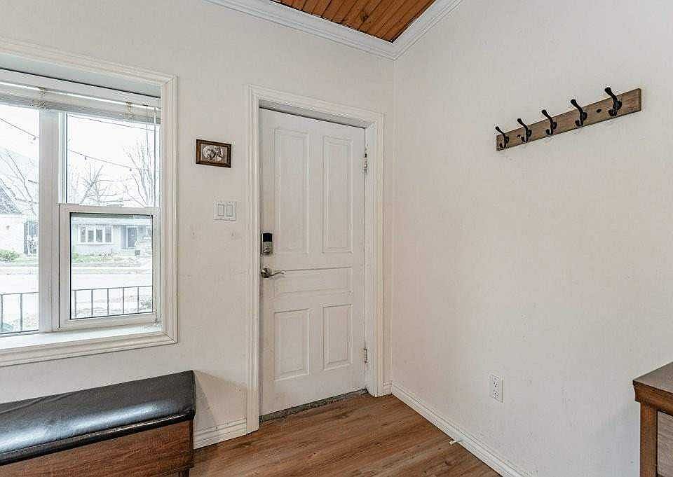 2nd image of 47 Avondale Ave S #C