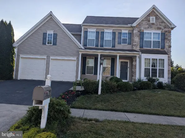 2281 Flintlock Dr, Hummelstown, PA 17036
