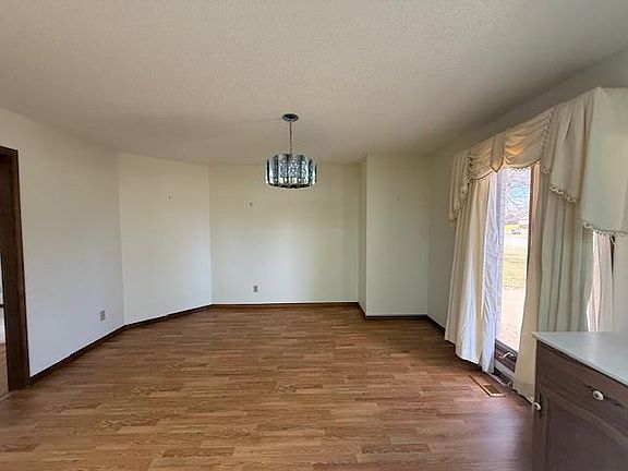 3rd image of 321 Canna Ln