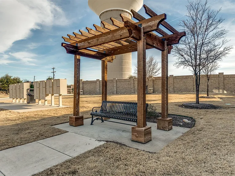 2728 Splendor Dr — Photo 15