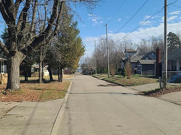 4th image of 1202 Davis Ave