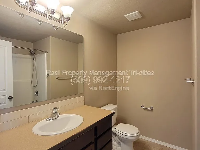 533 Jordan Ln — Photo 13
