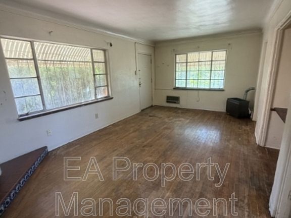 4th image of 414 Pine St SE Unit 2