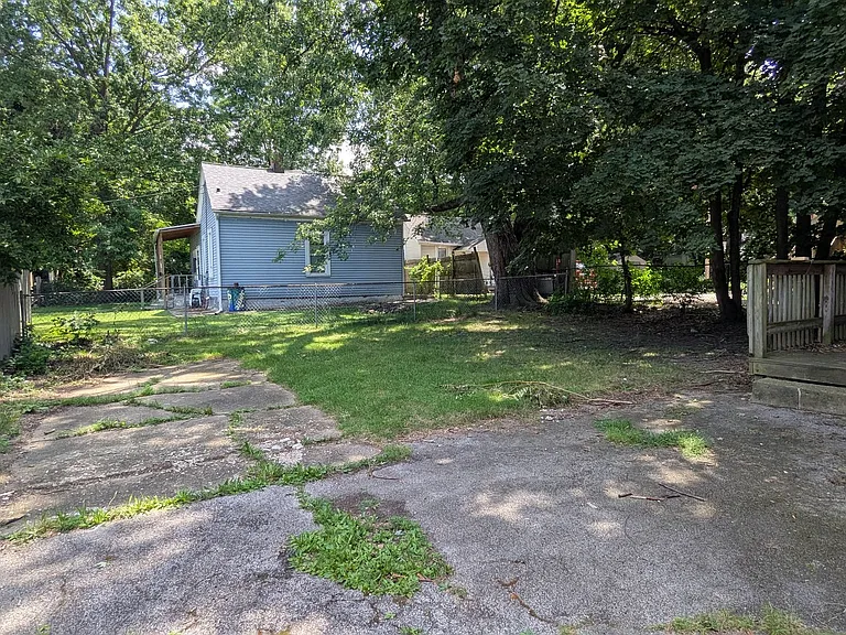 653 Sumner St — Photo 2
