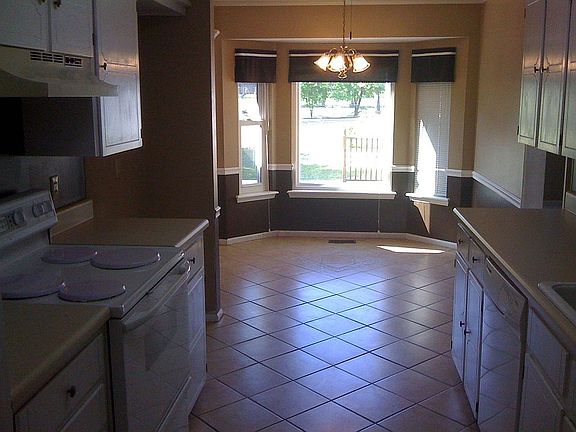 4th image of 1301 Cornflower Ln
