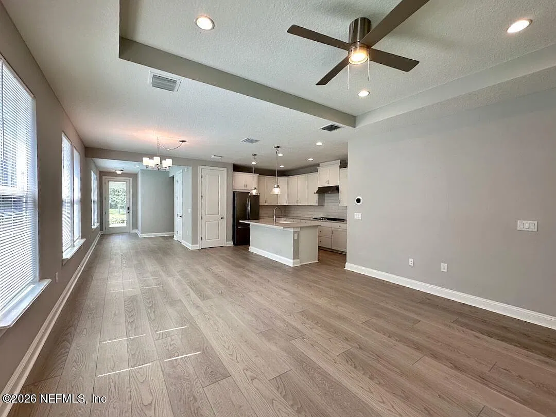 3 bed, 3.0 bath, 2205 sqft, $3,050 — Photo 2