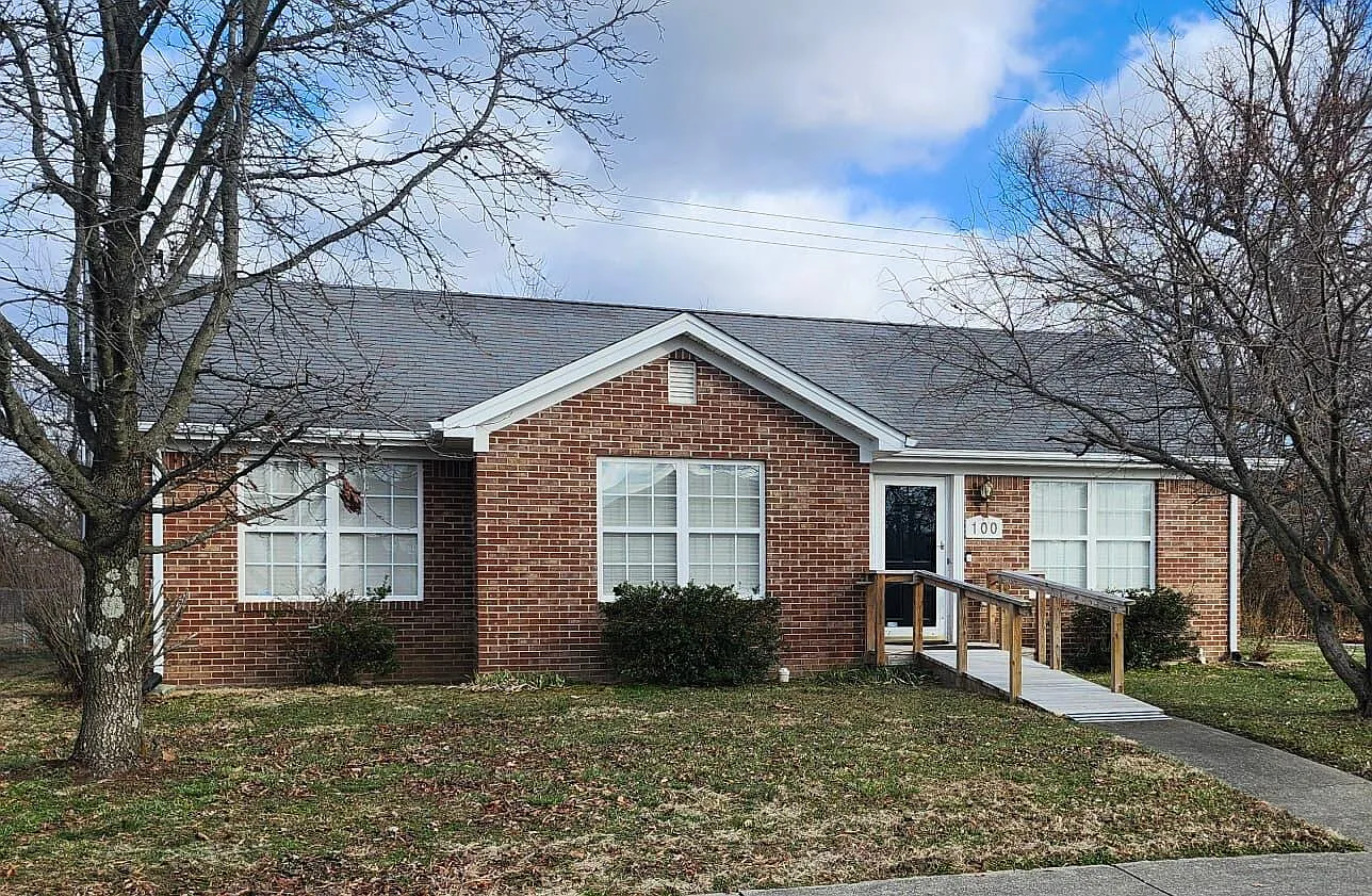 100 Henry Dr photo 1
